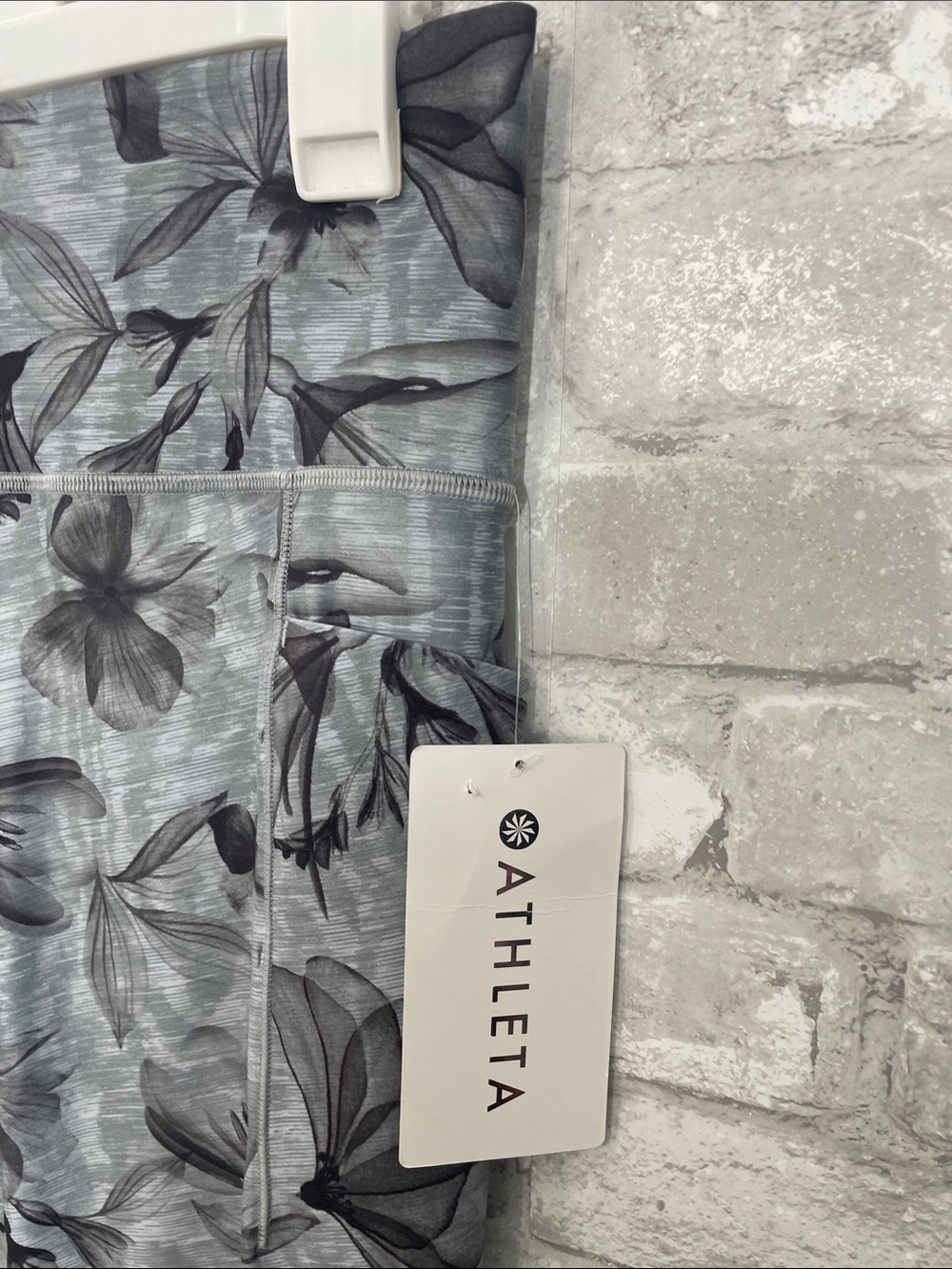 Athleta SALUTATIONS STASH POCKET
lI PRINT 7/8 - Picture 2 of 7